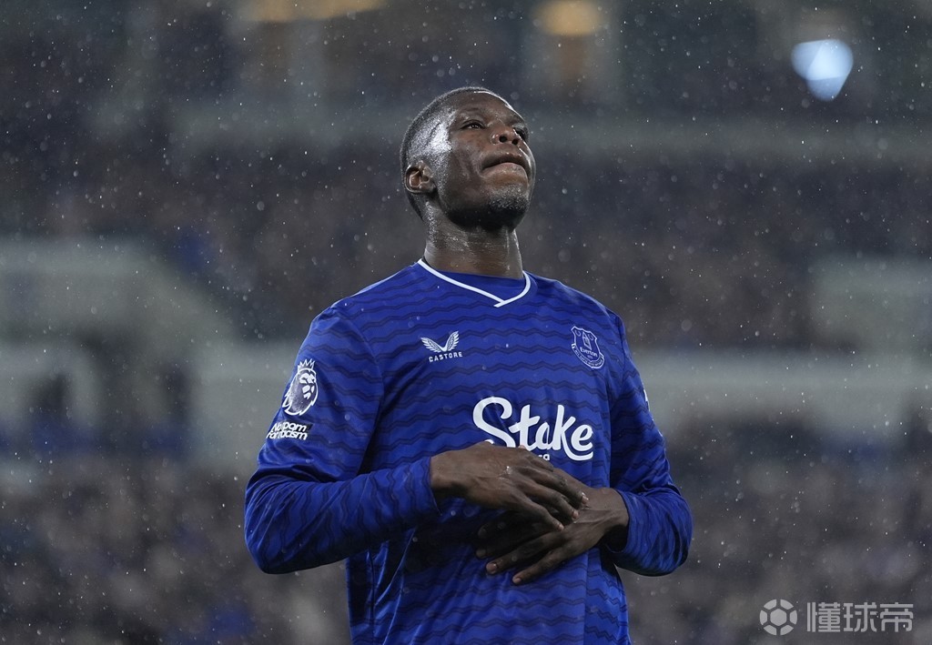 埃弗顿巴里：我朋友在酋长球场遇袭，阿森纳保安护送下才离开